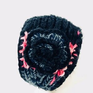 CHARMING CHARLIE Crochet and Knit Head Band Flower Accent, Black Pink